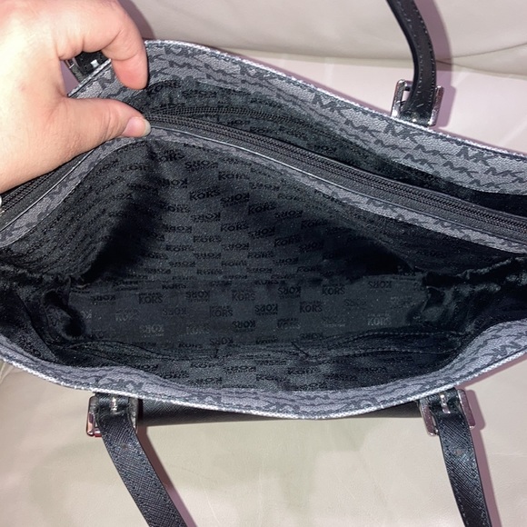 Michael Kors Jet Set Signature Large Pocket Tote Black Gray - Picture 8 of 16
